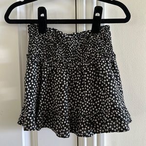 Zara Girls size 8 black/white smocked floral skort